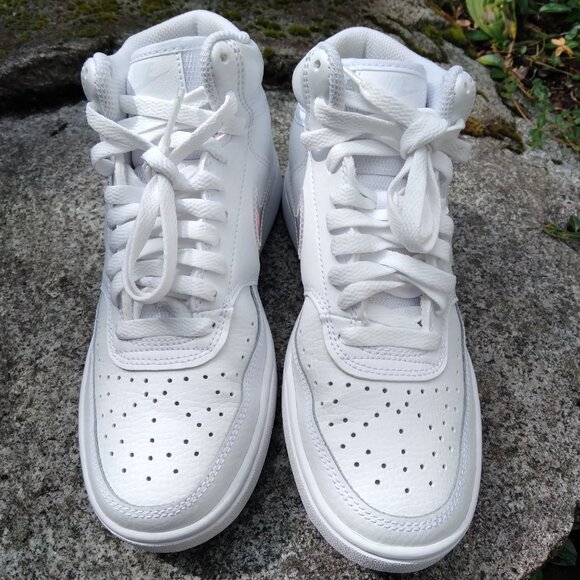 **ONE OF A KIND** women's 6.5 NIKE COURT VISION - Picture 4 of 4